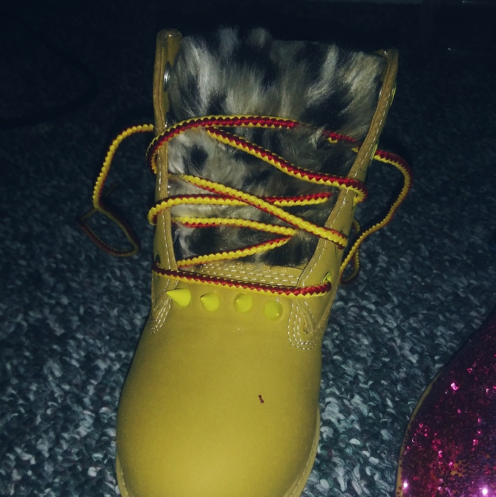 Customized boots - Picture 2 of 3
